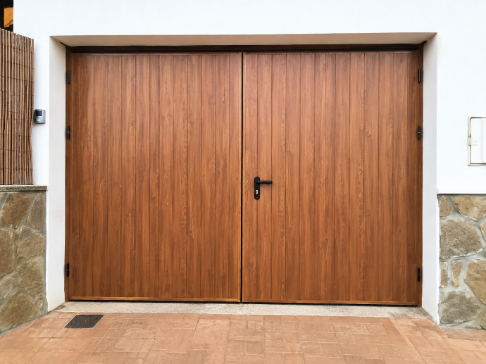 puertas batientes a medida
