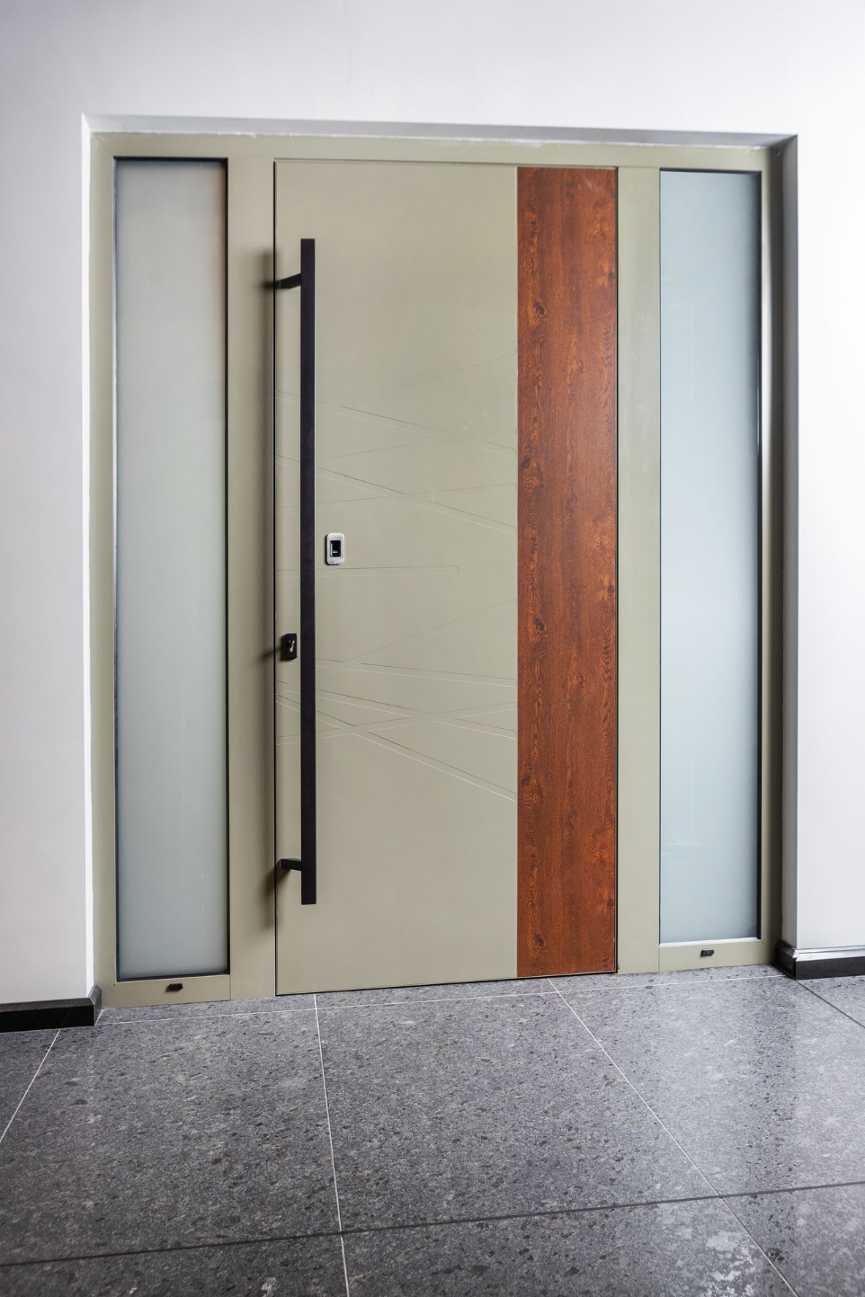 Puerta de entrada expuesta en el showroom de ROLLPLAST