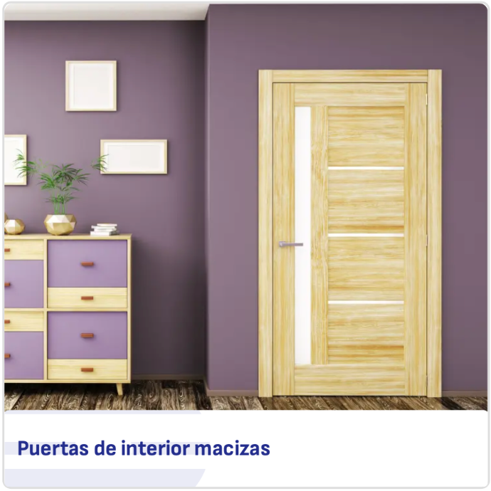 Puertas de interior macizas Puerta de interior maciza en madera clara con cómoda a juego, ambiente dormitorio