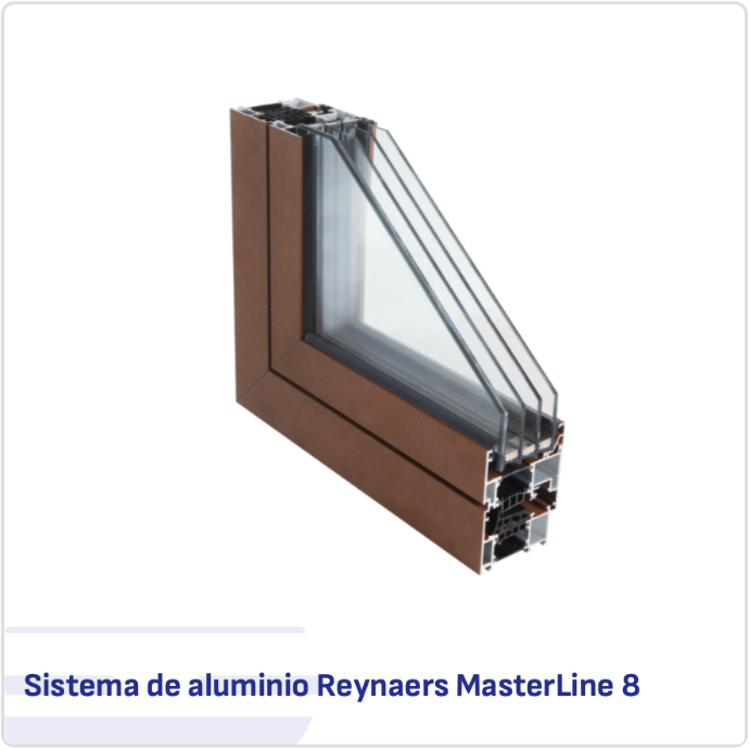 Corte de perfil de aluminio Reynaers MasterLine 8 en acabado imitación madera con triple acristalamiento
