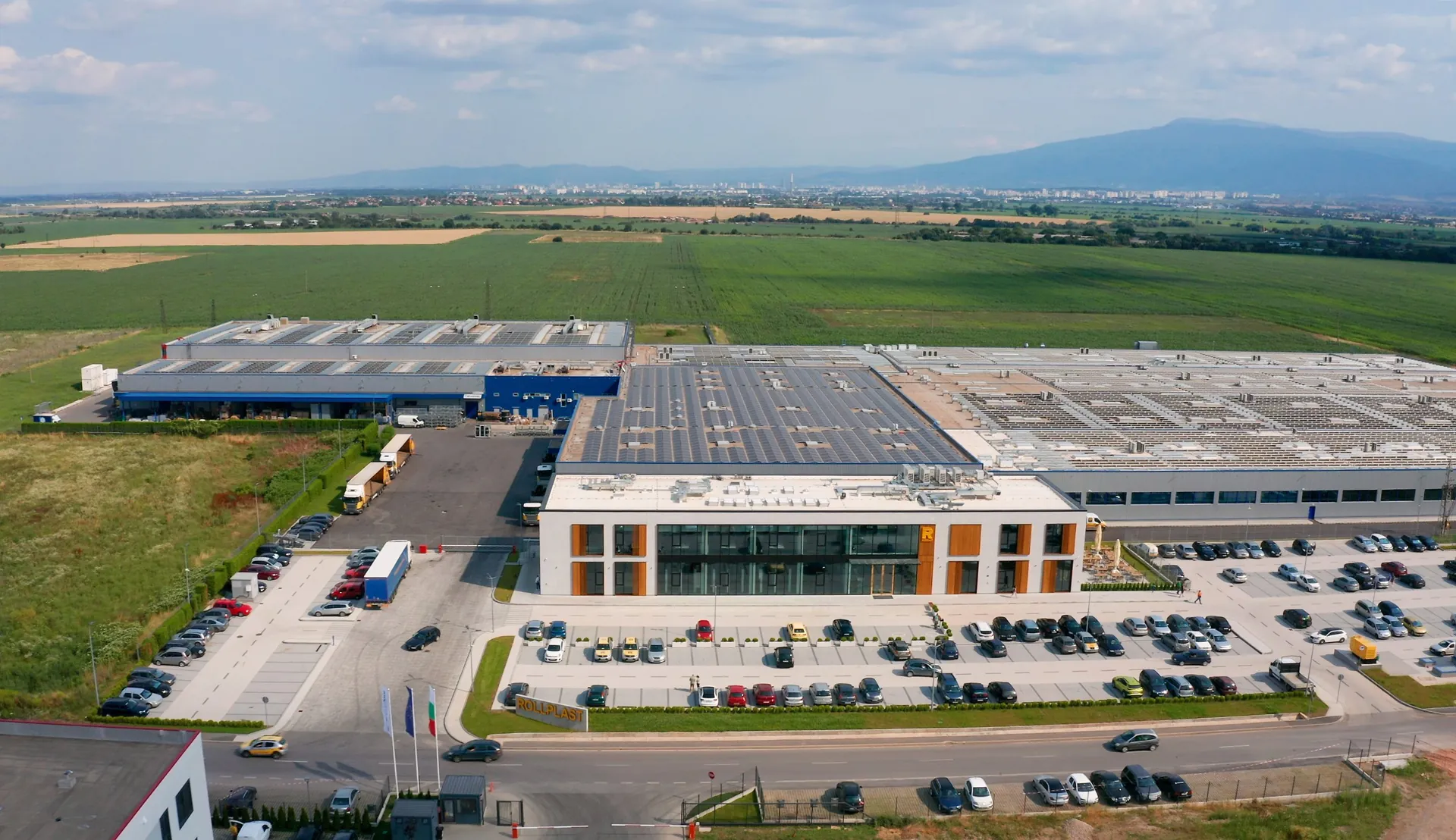 Vista aérea de la fábrica Rollplast de ventanas de PVC y aluminio, de la que RACOVI es representante oficial en España